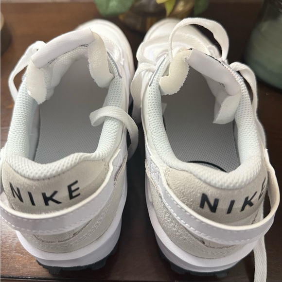 Nike Women's Waffle Debut - Picture 4 of 8